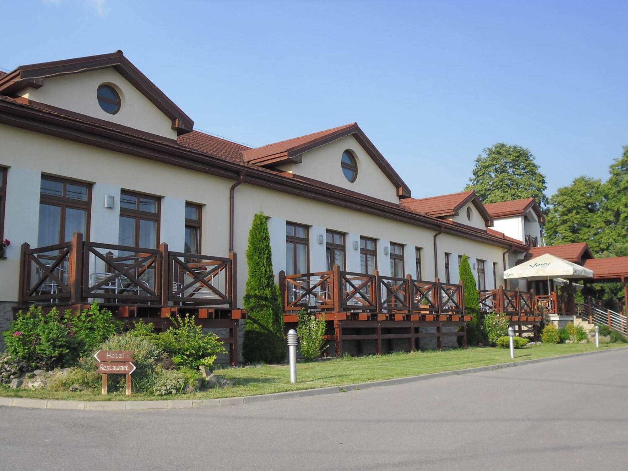 Red Deer Hotel 布雷兹诺 外观 照片